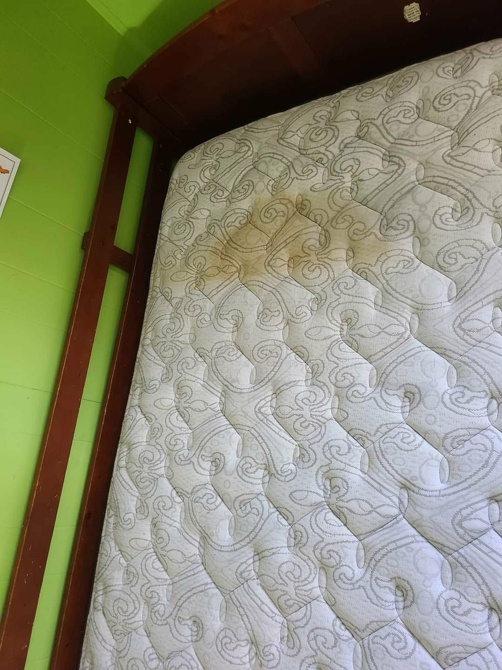 Nettoyage matelas taché
